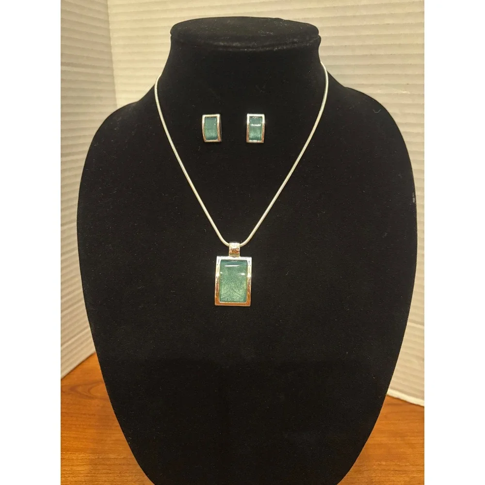 East 5th Jewelry Set Silver Tone Teal Green Rectangle Pendant Necklace Earrings